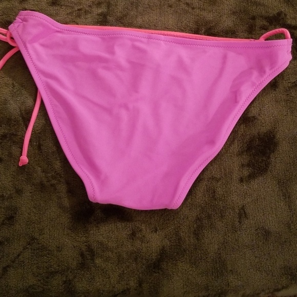 American Eagle Outfitters - Picture 8 of 8